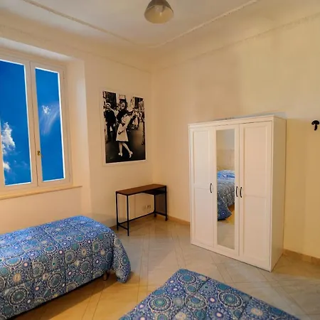 La Marina בית הארחה *